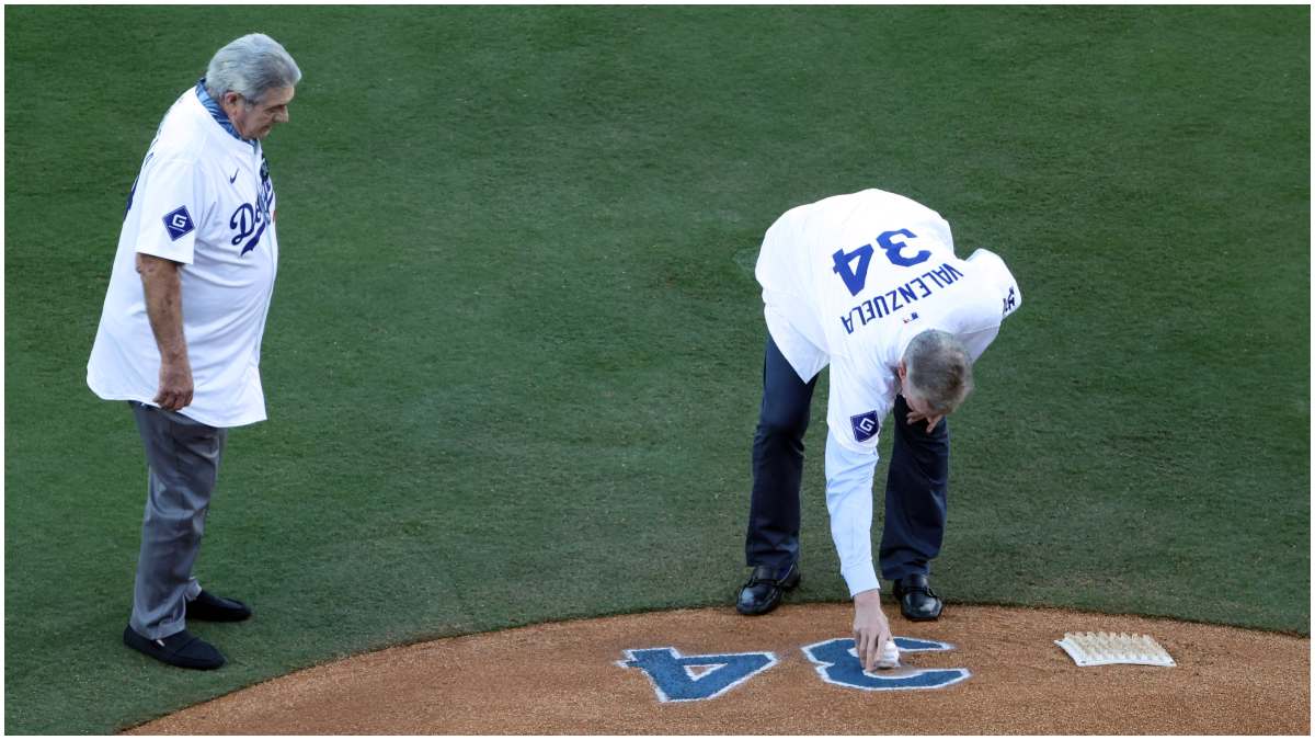 El emotivo mensaje de Dave Roberts y los Dodgers al Toro Valenzuela ...