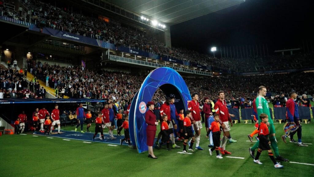 Enfrentamiento entre aficionados calienta la previa del Barcelona - Bayern Munich