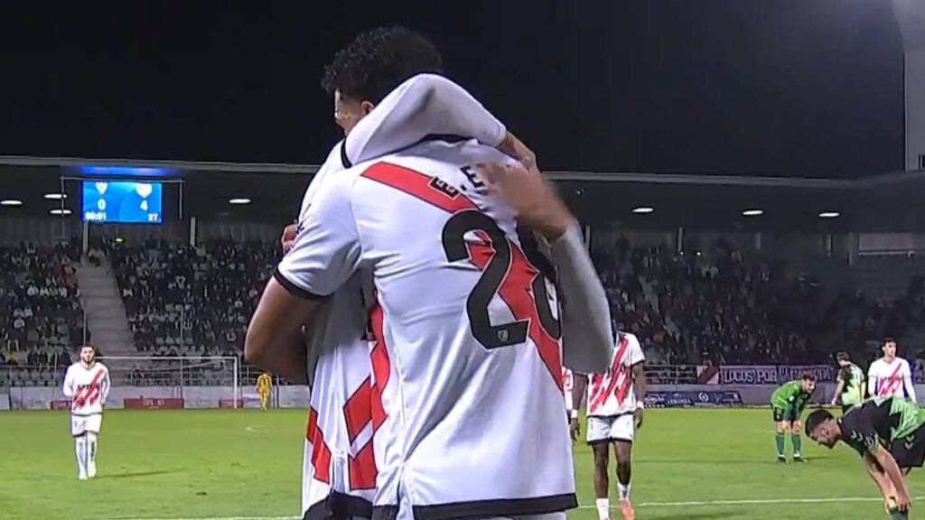 Etienne Eto'o celebra el gol con el Rayo.