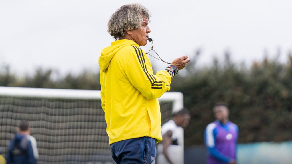 Alberto Gamero, en un entrenamiento de Millonarios. - @MillosFCoficial.