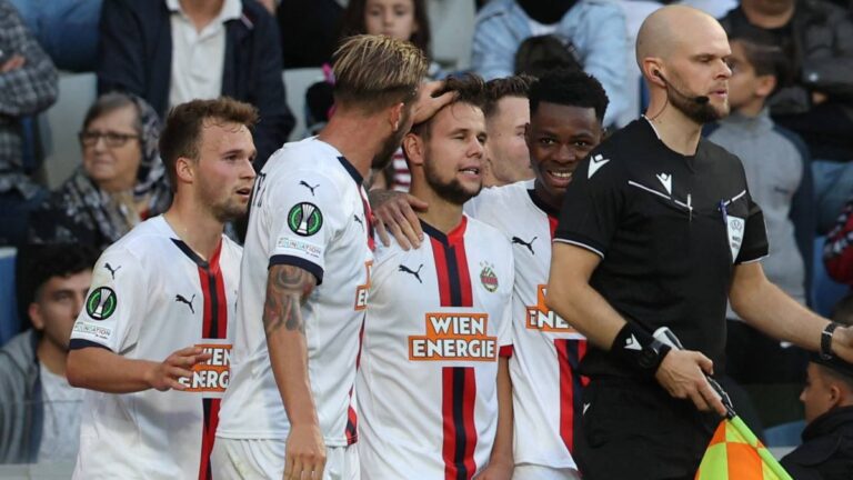 Louis Schaub marca el que podría ser el mejor gol de la jornada inaugural de la Conference League