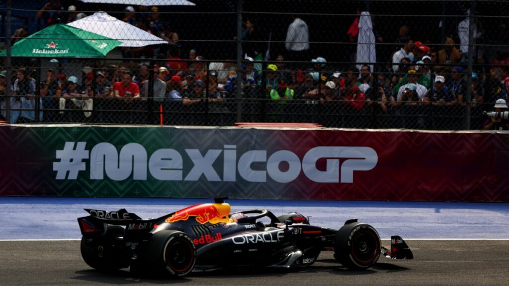 Checo Pérez tuvo un día bastante complicado; diametralmente opuesto al que tuvo Carlos Sainz quien se llevó el GP de México.