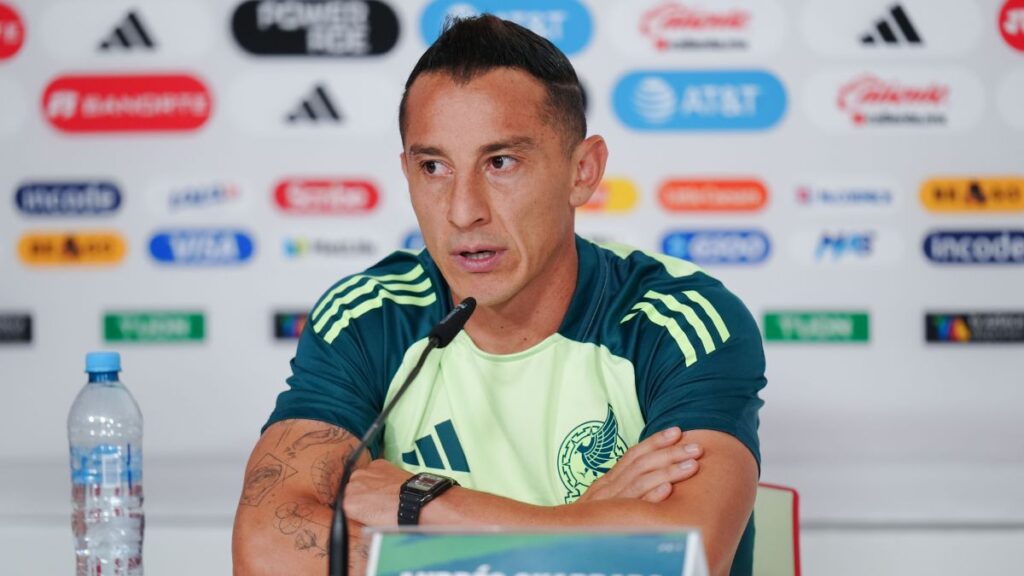 Andrés Guardado en conferencia de prensa con la selección mexicana