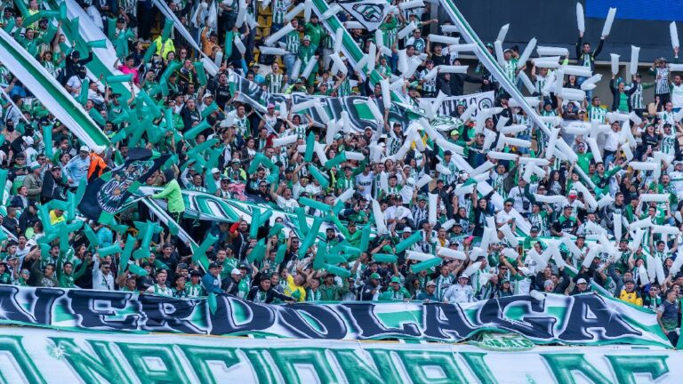 Hinchas de Nacional protagonizan desmanes en El Campín y un hombre cae desde una tribuna