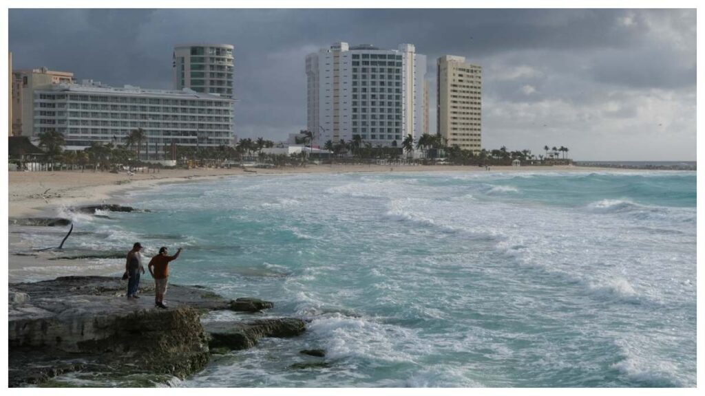 Huracán Milton con vientos de hasta 250 km/h atacará la costa de Yucatán | Reuters