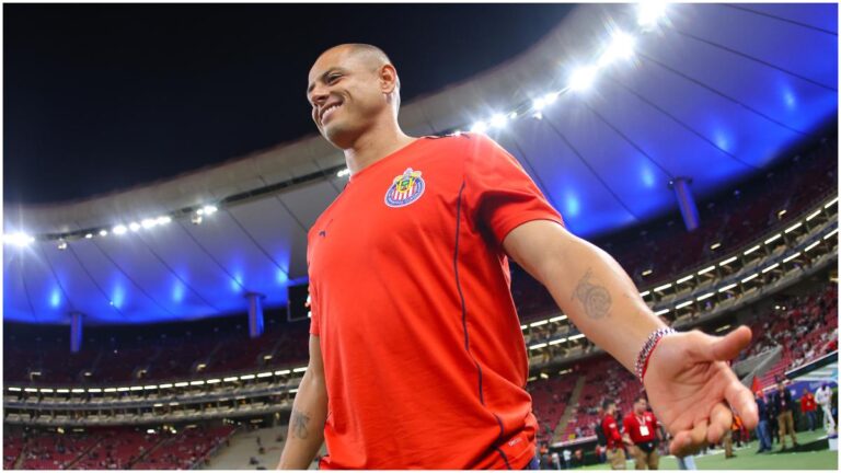 Chicharito Hernández emociona a los aficionados de las Chivas tras su regreso a los entrenamientos