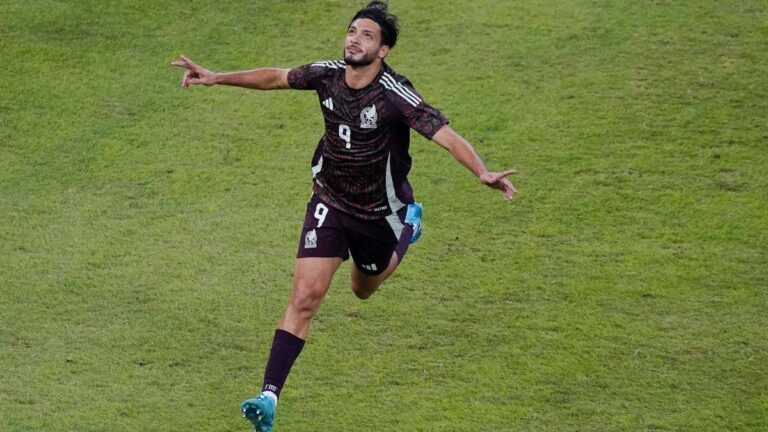 ¡Raúl Jiménez firma una obra de arte! Pone adelante a la selección mexicana con un golazo de tiro libre contra Estados Unidos