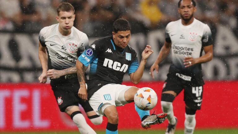 Ni la lluvia apaga la magia de Juanfer Quintero: destacada actuación ante Corinthians