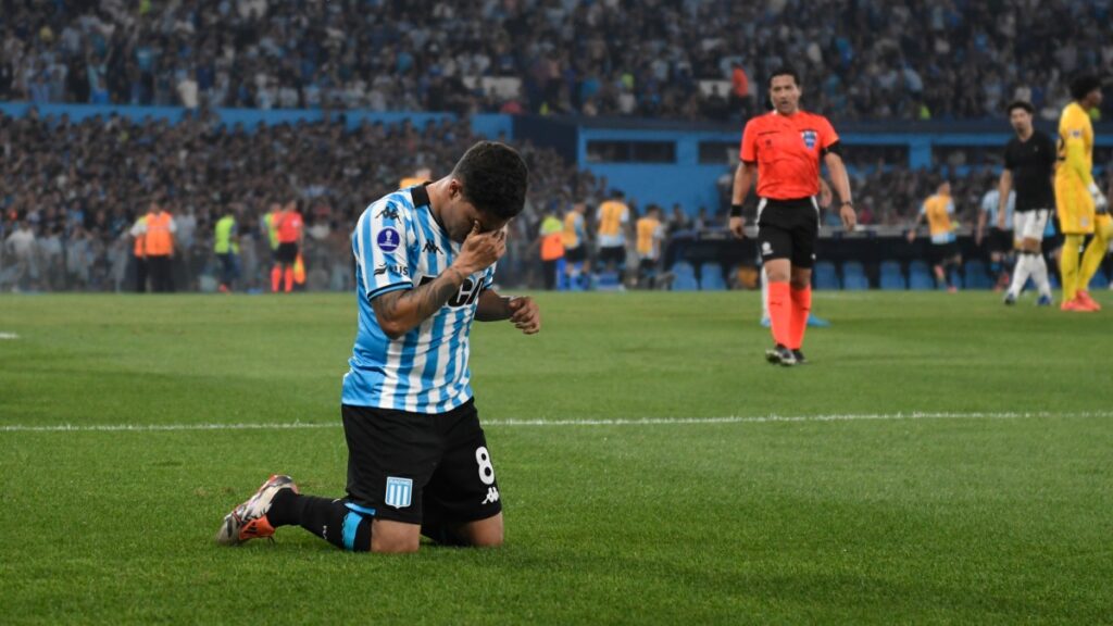 El emotivo festejo de Juanfer. AP