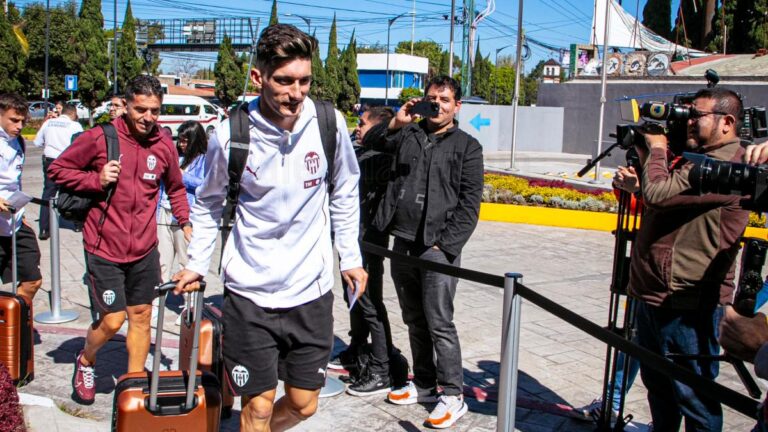 El Valencia aterriza en Puebla para el partido ante la selección mexicana