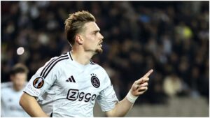 Ajax no se tienta el corazón y masacra al Qarabag tras quedarse con dos jugadores menos