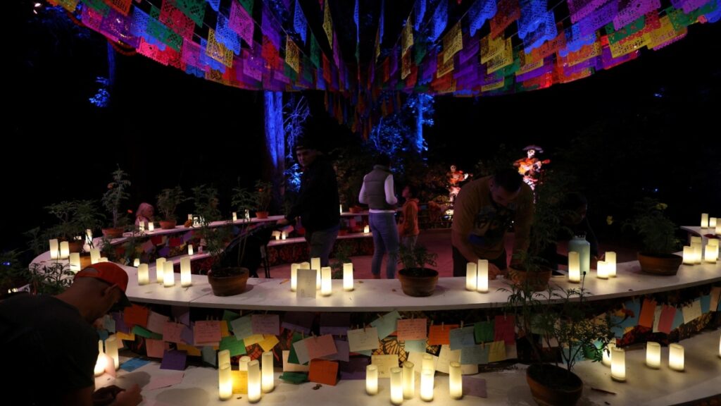 La ofrenda del día de muertos puede durar hasta una semana | Reuters