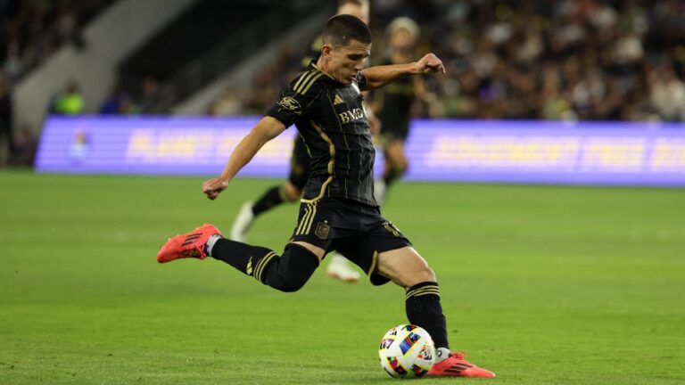 El LAFC de Carlos Vela remonta al San Jose Earthquakes y termina con victoria la temporada regular de la MLS