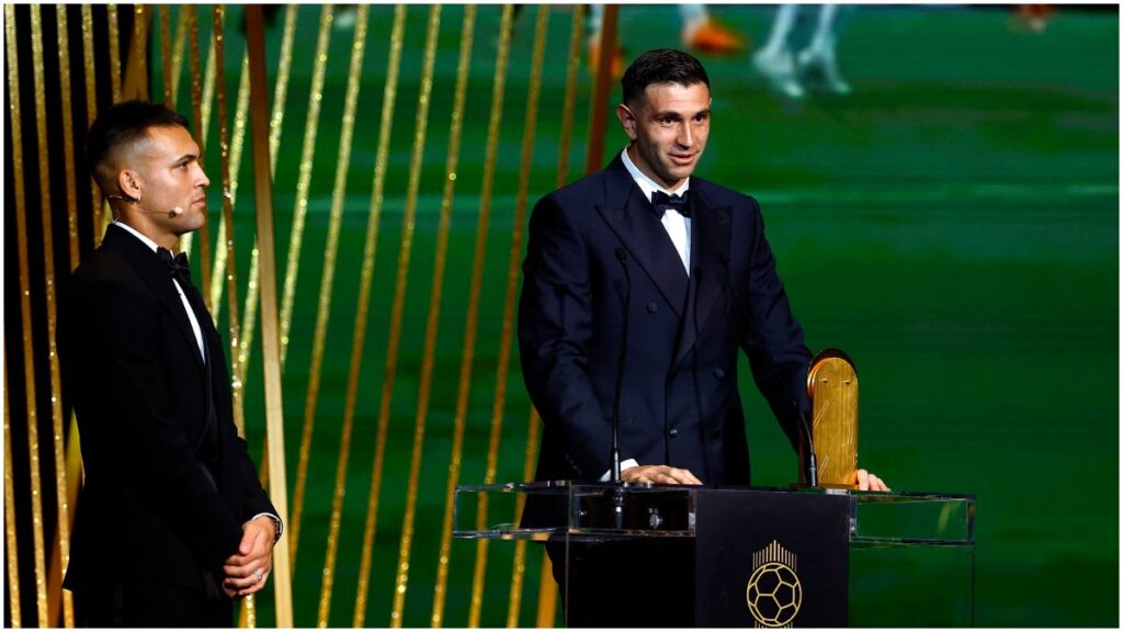 Lautaro y Dibu Martínez en la ceremonia del Balón de Oro | Reuters