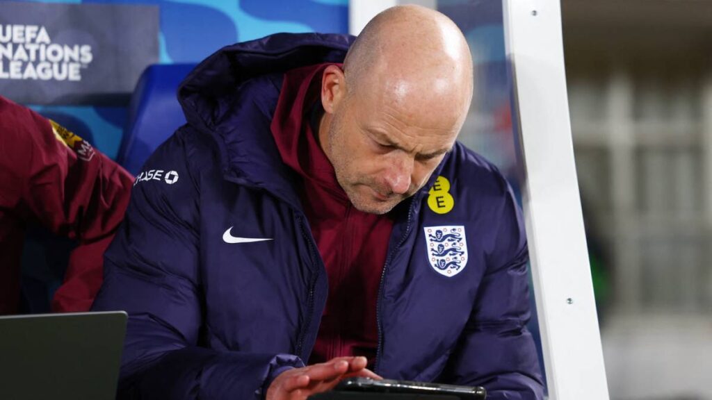 Lee Carsley sabe que su lugar es temporal con Inglaterra. Reuters