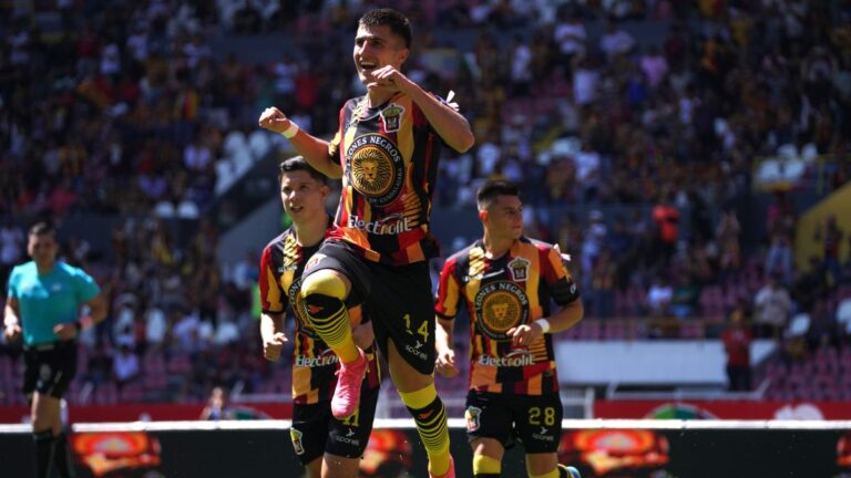 Leones Negros golea a La Paz y se mantiene como el superlíder invicto de la Liga de Expansión MX