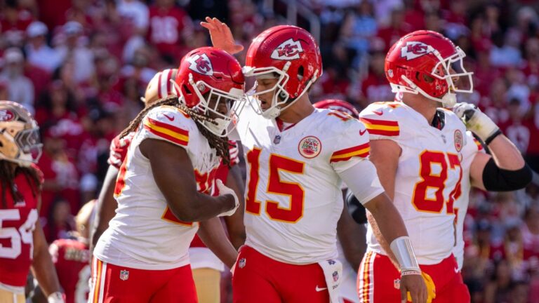 Los Chiefs siguen invictos pese a las dos intercepciones de Patrick Mahomes ante los 49ers