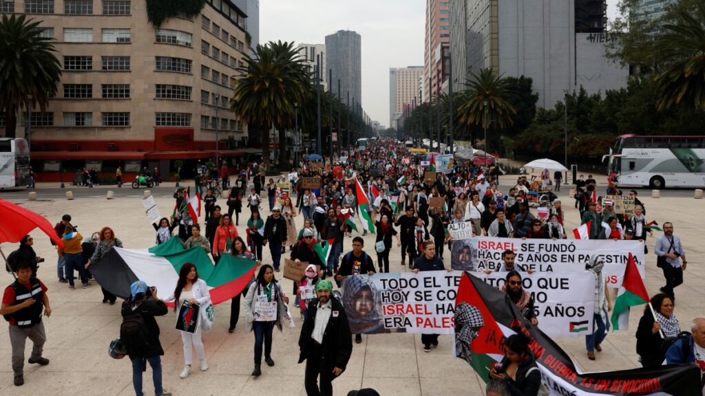 Marchas y movilizaciones CDMX 16 de octubre | REUTERS/Daniel Becerril