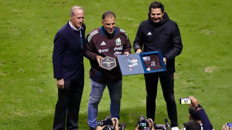 Andrés Guardado, Alberto García Aspe y André Marín, homenajeados previo al México vs Valencia