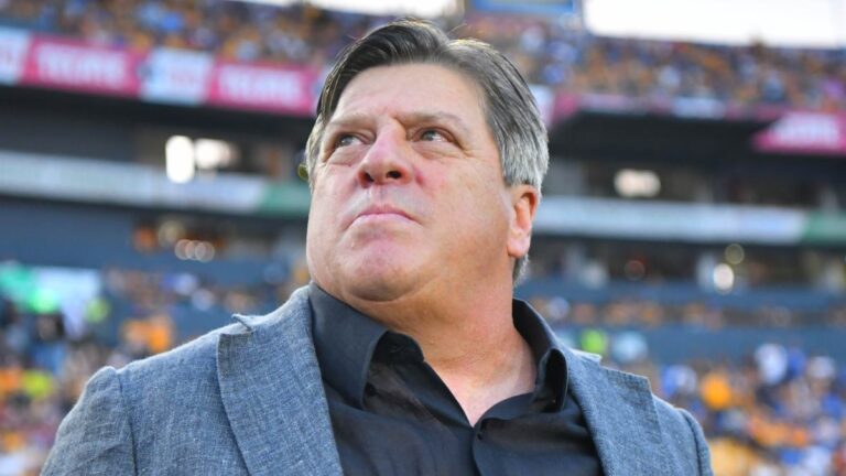 Miguel Herrera y el abandono de la afición en los estadios: “No es que el espectáculo haya ido a la baja, está saturado de tanto juego sin trascendencia”