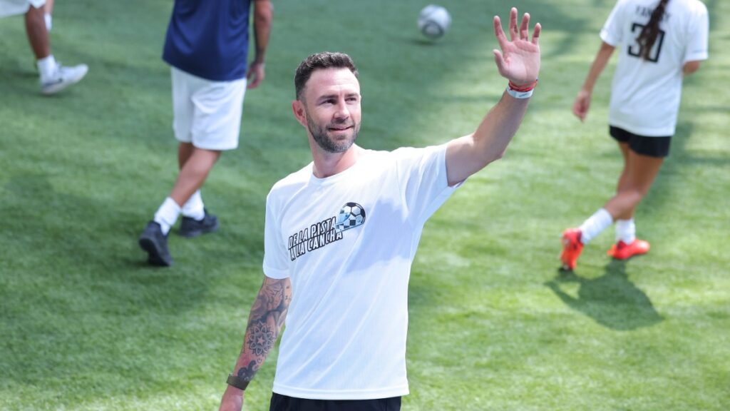 Miguel Layún, Oribe Peralta y Moisés Muñoz regresan al fútbol a lo grande en De la Pista a la Cancha