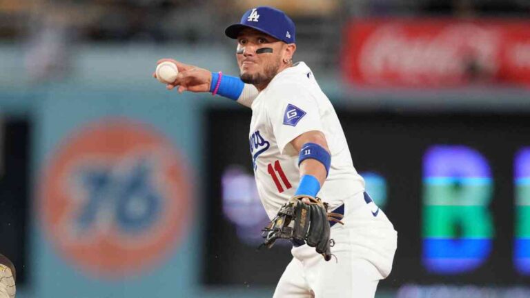 Miguel Rojas y Brusdar Graterol regresan al roster de los Dodgers para la Serie Mundial