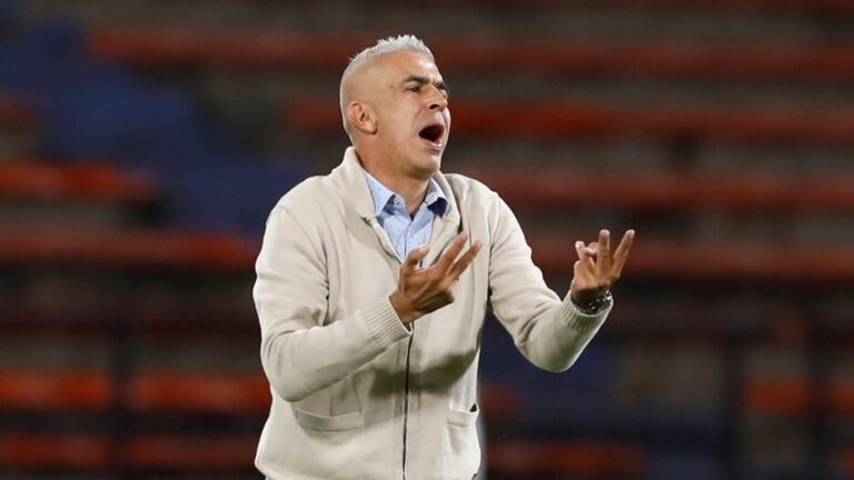 Andrés Orozco, DT de Envigado, y su desahogo tras caída ante Nacional: “Los muchachos están hechos mierda”