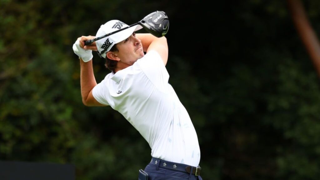 El golfista colombiano en acción. Foto: Prensa Nicolás Echavarría