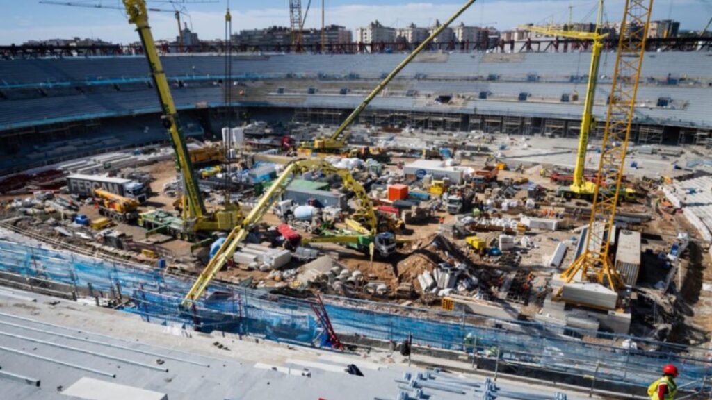 Una trifulca protagonizada por los trabajadores de las obras dentro del Spotify Camp Nou terminó en una batalla que llegó hasta los palazos