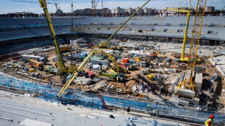 ¡A palazos! Trabajadores de las obras en el Camp Nou protagonizan una fuerte pelea