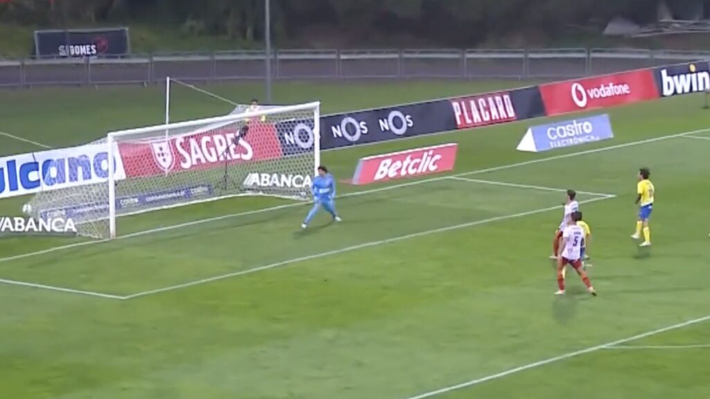 AVS, equipo portugués donde juega Guillermo Ochoa, rescató el empate 1-1 ante Arouca en la Jornada 8 de la Primeira Liga.