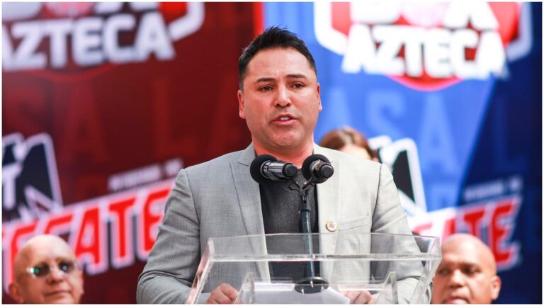 Oscar de la Hoya piensa que Canelo Álvarez le debe toda su carrera: “Lo construí desde cero”