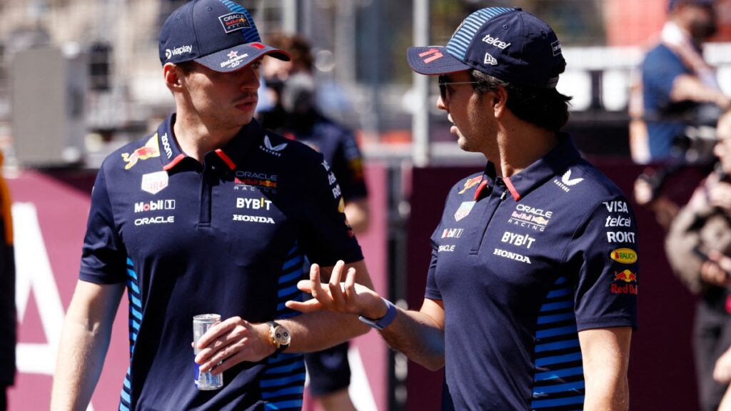 Oscar Larrauri culpa a Verstappen del desempeño actual del Checo Pérez: "No lo quiere cerca"