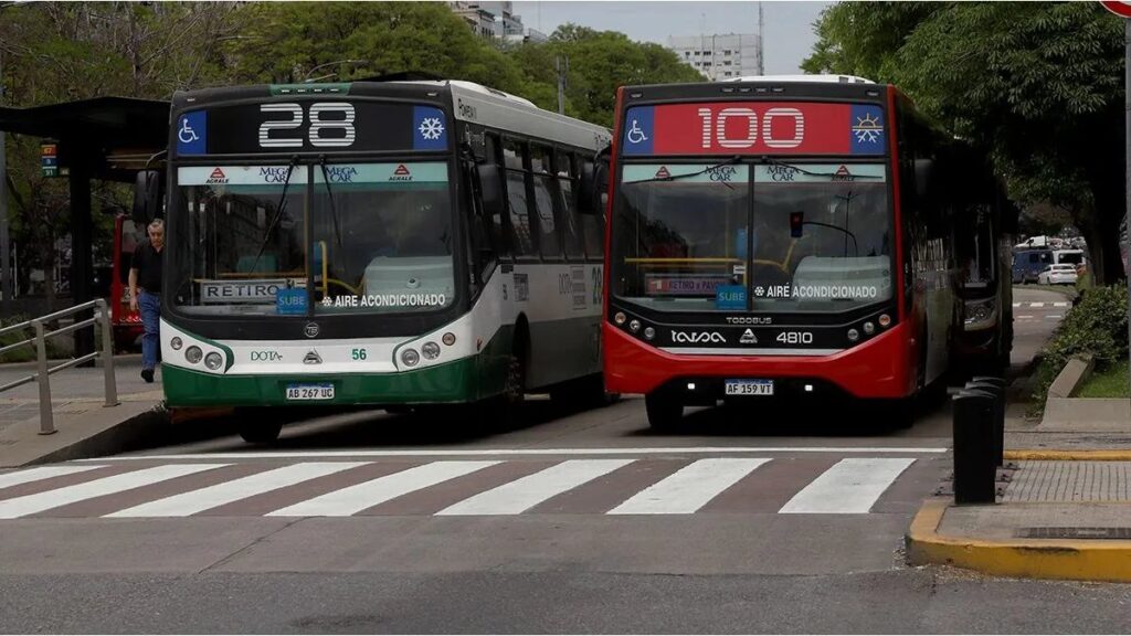 Qué colectivos no circulan HOY jueves 31 de octubre