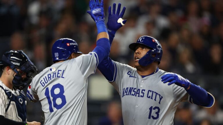 Salvador Pérez conecta un home run para que Kansas City Royals venga de atrás y derrote a Yankees