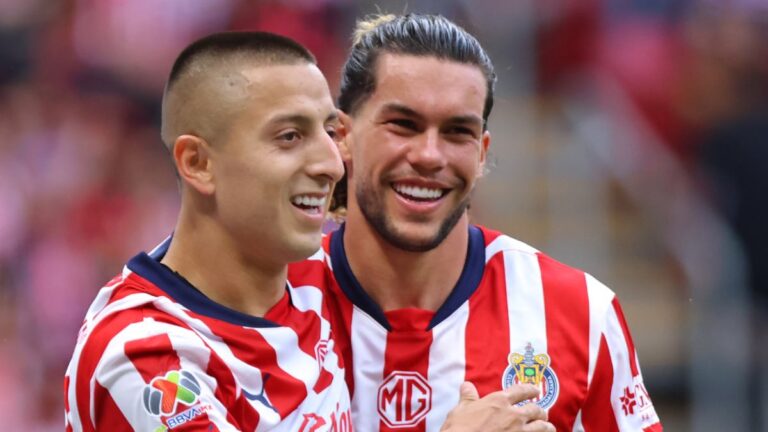 Chivas va al Clásico Tapatío sin Cowell, Chicharito y Hormiga González; Piojo Alvarado, convocado pese a incidente con prensa