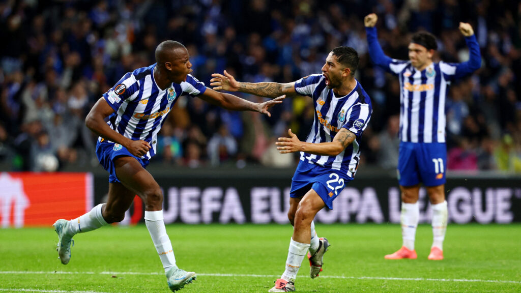 Jugadores del Porto celebran un gol. - Reuters.