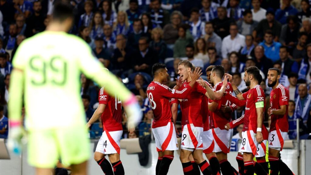 Dos errores del portero del Porto, Diogo Costa, le abrieron el marcador al Manchester United en su duelo de la Europa League.