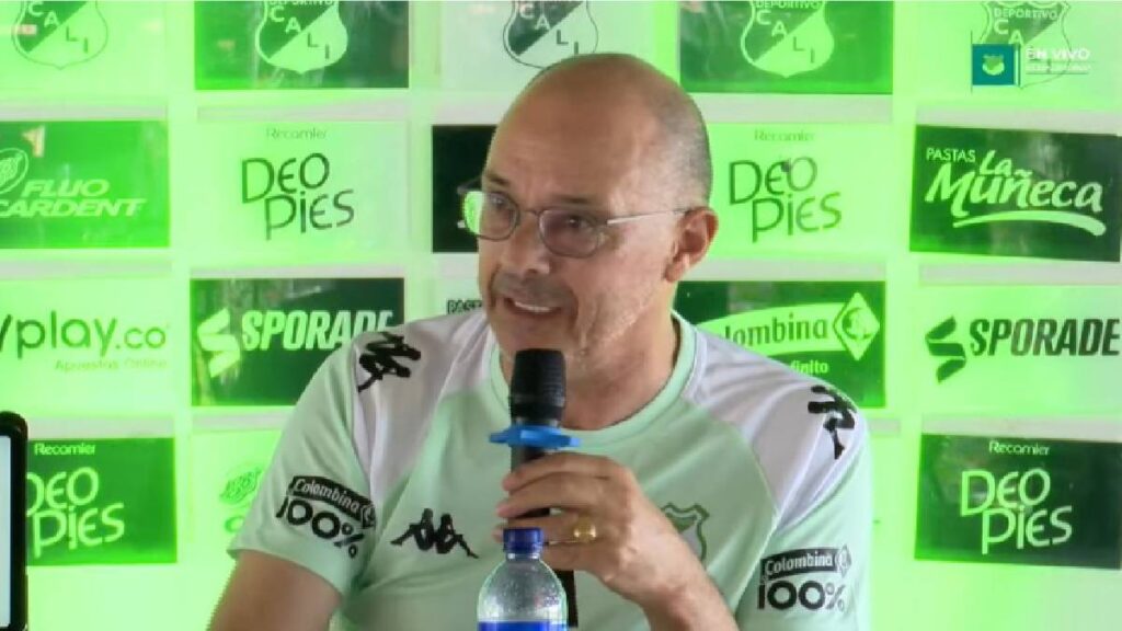 Alfredo Arias en rueda de prensa / Foto: Deportivo Cali