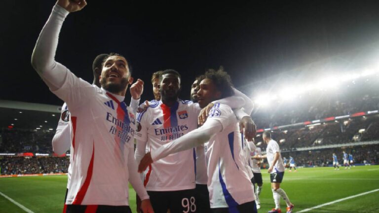 Lyon gana, gusta y golea al Rangers en la Europa League