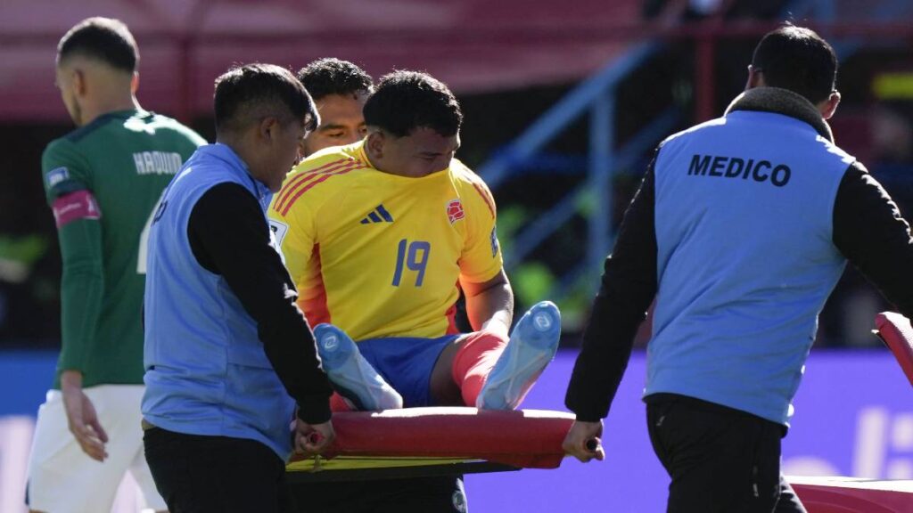 Roger Martínez lesionado con Colombia / AP