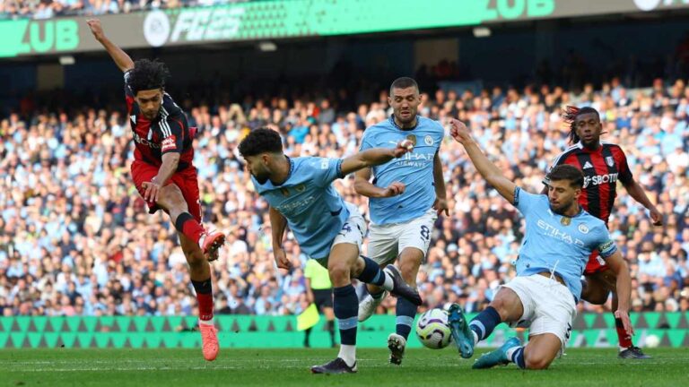 Raúl Jiménez hace una asistencia de lujo, pero el Fulham no puede con el Manchester City