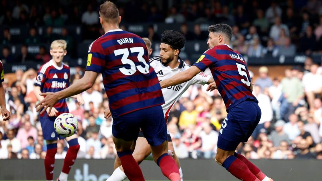 Raúl Jiménez ganó el gol del mes del Fulham tras marcar de media vuelta al Newcastle en la jornada 5 de la Premier League