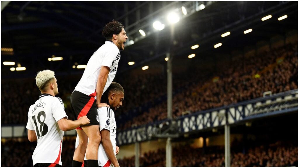 Raúl Jiménez celebra con el Fulham de la Premier League | Reuters