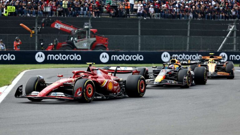 ¡Intratable! Carlos Sainz retoma el liderato del GP de México con un rebase descomunal sobre Max Verstappen