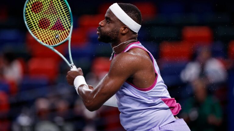 ¡Explota contra el umpire! Frances Tiafoe lanza fuertes insultos al juez de silla tras su derrota en Shanghái