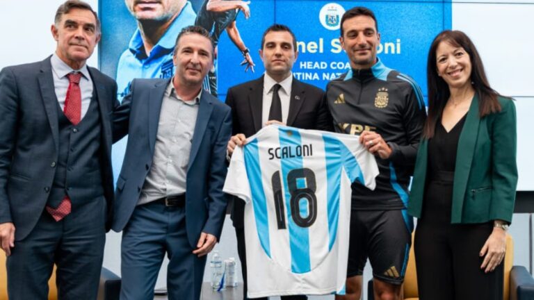 Scaloni revela detalles de su método para sacar la mejor versión de sus jugadores, y cuenta por qué no citaba a Di María en el inicio