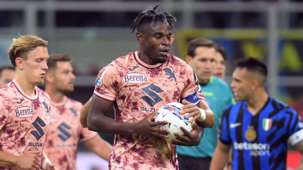 Duván Zapata, tras anotar gol con el Torino. - Reuters.