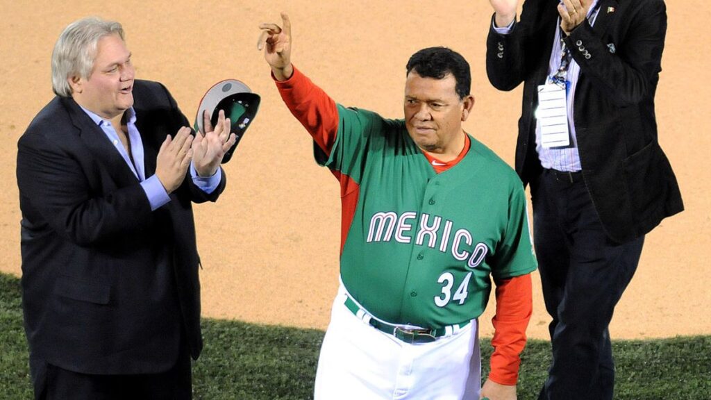 Fernando Valenzuela durante un reconocimiento a su carrera