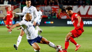 Twente y Fenerbahce marcan buenos goles, pero no pasan del empate en su duelo de la fecha 2 de la Europa League